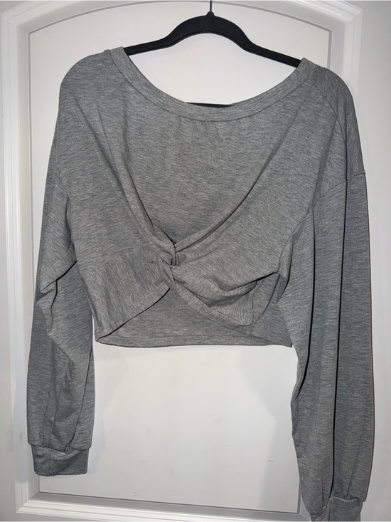 SHEIN Tops - SHEIN Gray Twist-Back Long Sleeve Crop Top